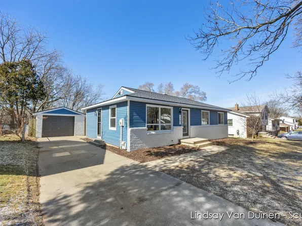 1267 Clover Crest Ave NW, Grand Rapids, MI 49504
