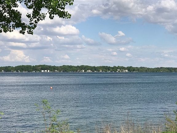 5th image of 481 W Shore Dr
