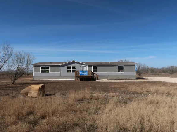 146 Frio Estates Dr, Moore, TX 78057