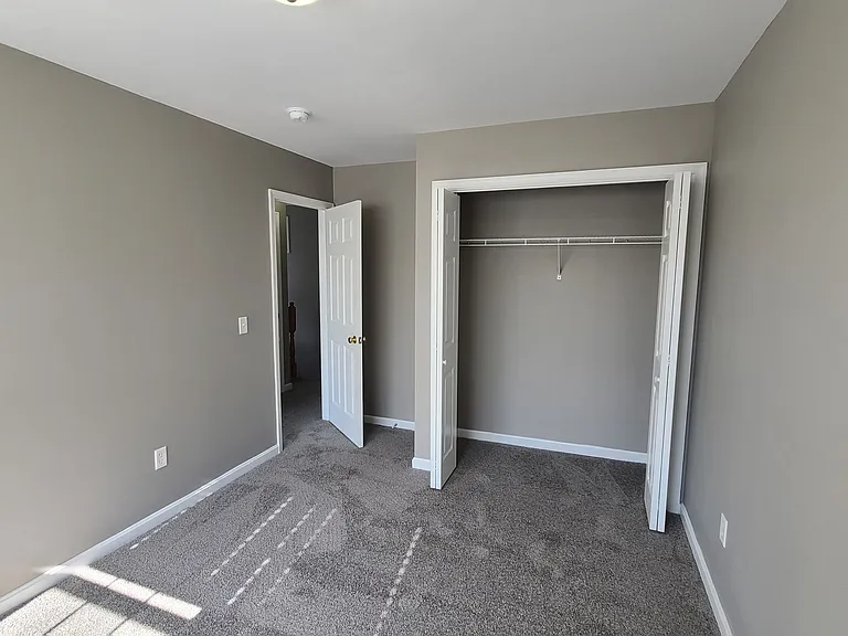 230 Crown Ct — Photo 37