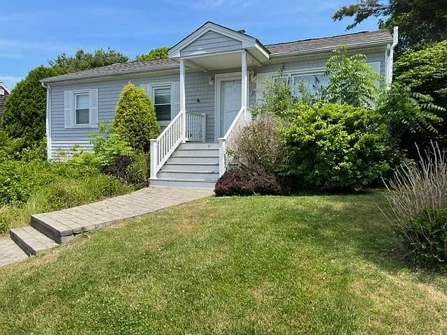 11 Hollywood Ave