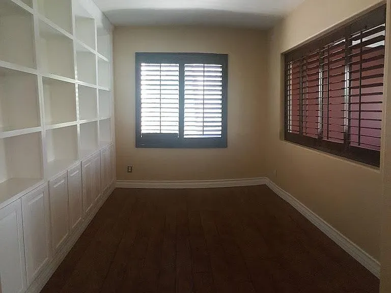 Study room, built-in bookshelf