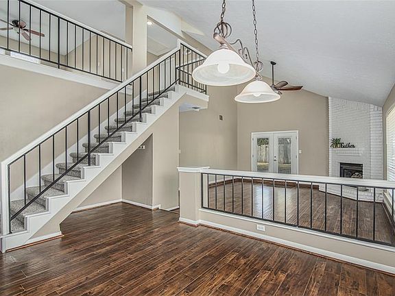 4th image of 2815 Parkwood Manor Dr