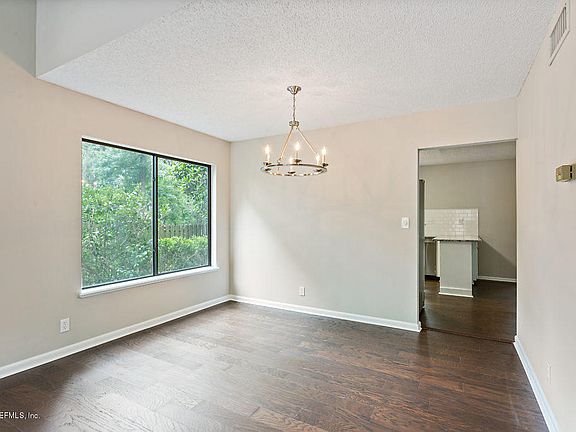 5th image of 2442 Sylvan Chase Dr
