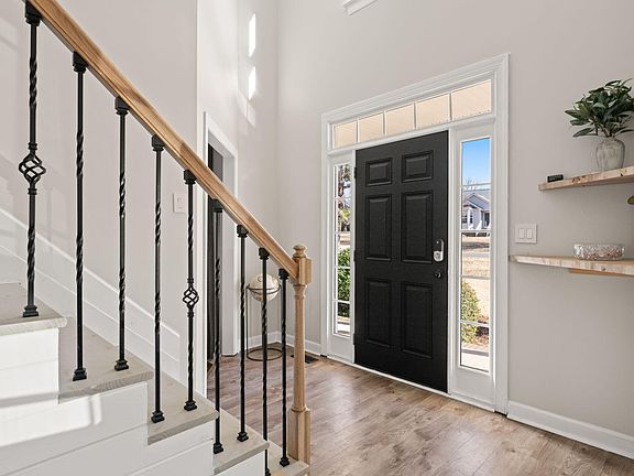 3rd image of 147 Wilshire Way