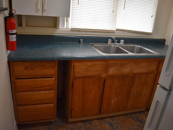 5th image of 814 S 43rd St
