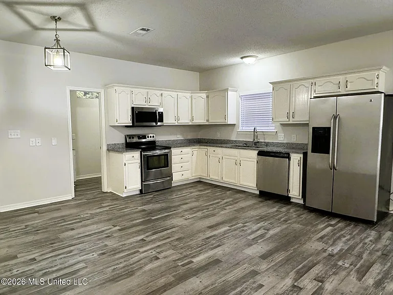 117 Williamsburg Rd — Photo 2