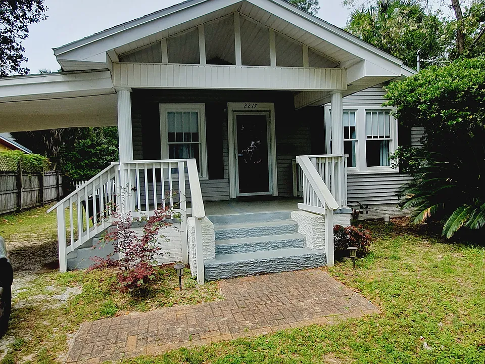 2217 N 17th Ave