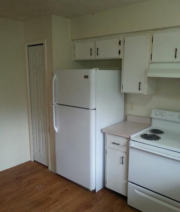 2nd image of 1040 Clayton St