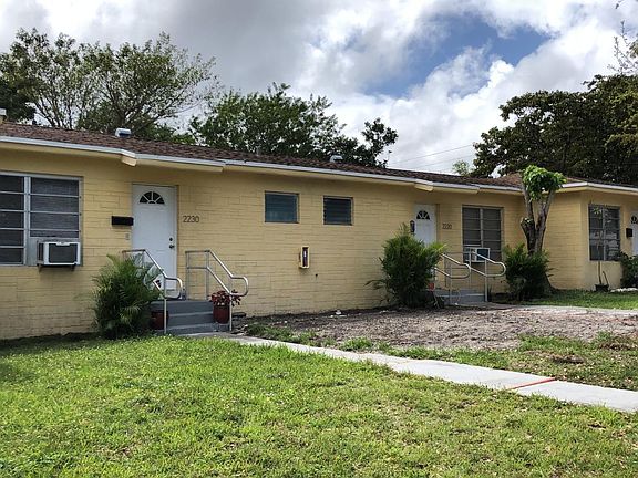 2nd image of 2210 NE 170th St
