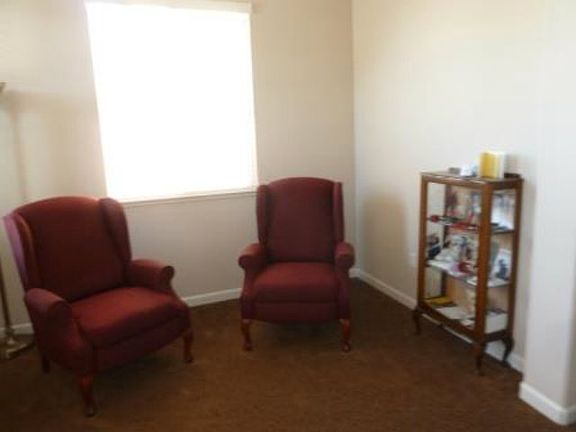 3rd image of 255 Koch Dr