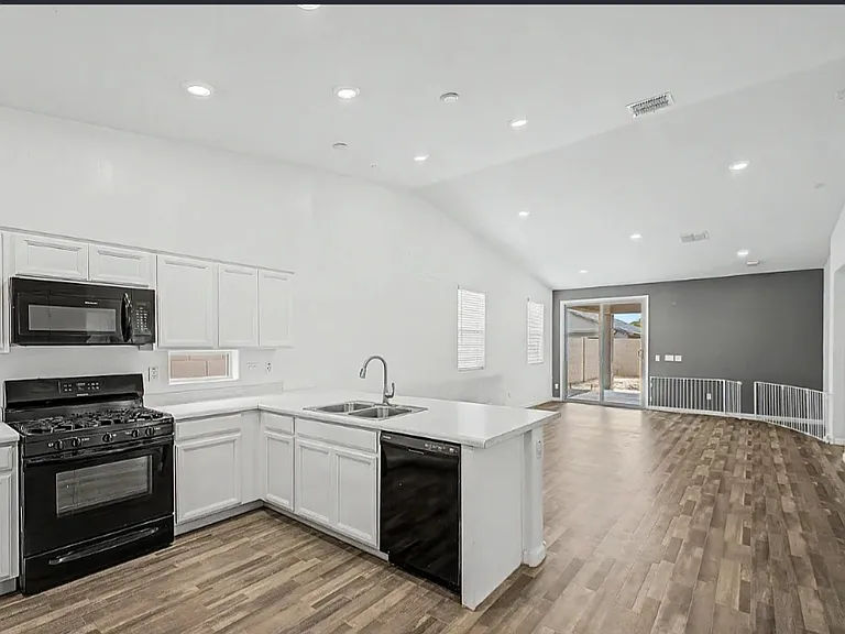 12449 W Myrtle Ct — Photo 1