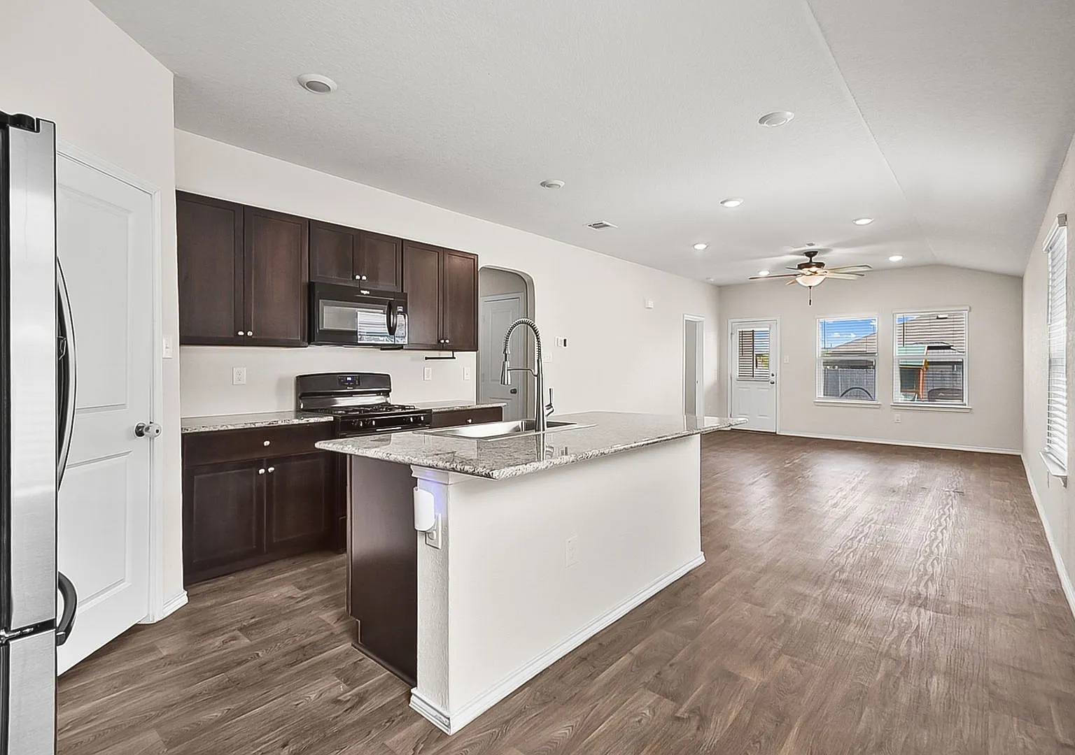 3 Bedroom 2 Bathrooms located in Stoney Creek Subdivision — Photo 3