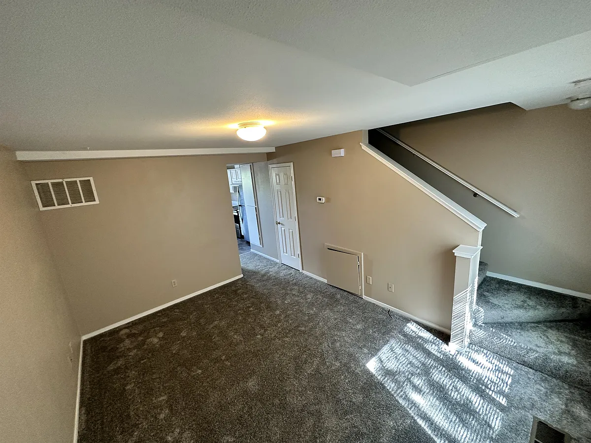Building Photo - 4025 Pheasant Dr #4