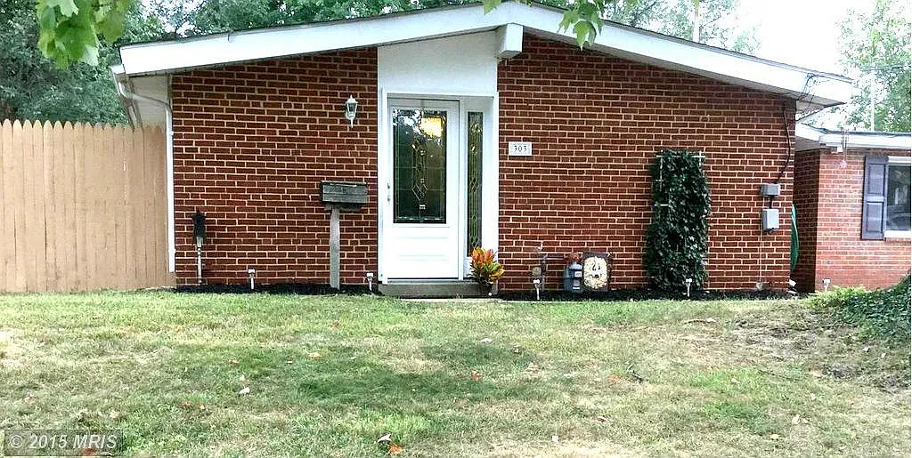 303 Gloucester Dr photo 1