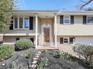 482 Pleasant View Rd, New Cumberland, PA 17070