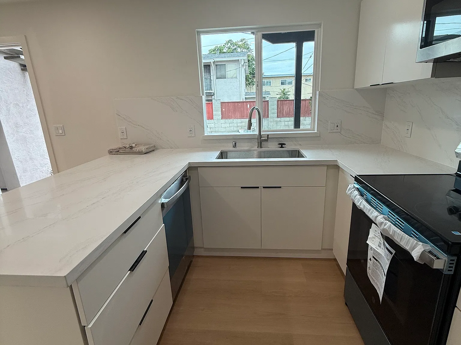 2 bed, 700 sqft, $2,750 — Photo 3
