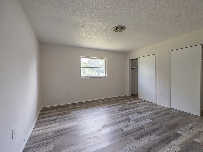 916 Gillespie St — Photo 17