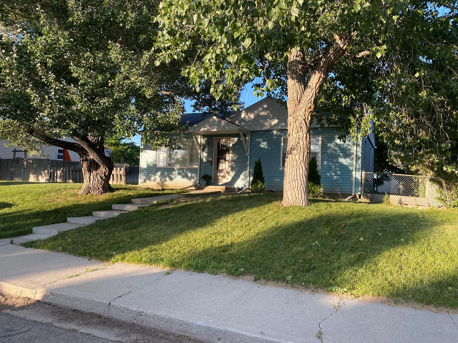 4 bed, 1400 sqft, $2,250 — Photo 2