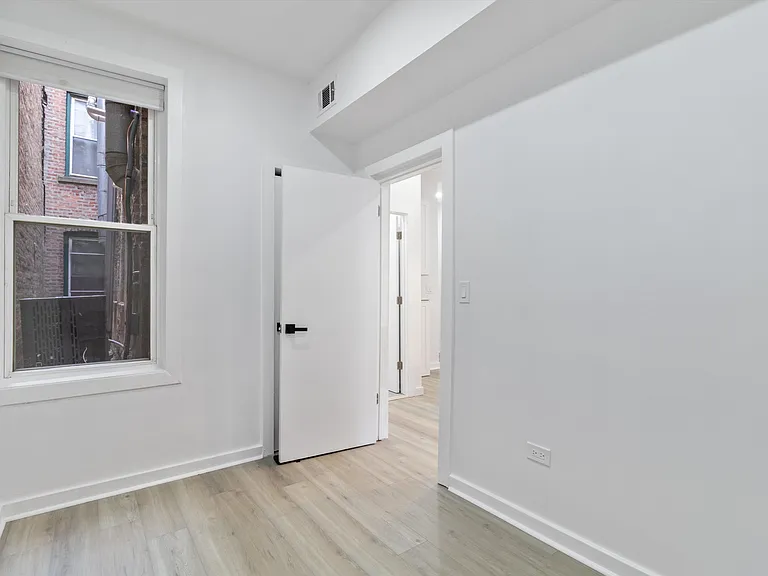 2140 W Crystal St #2R — Photo 12