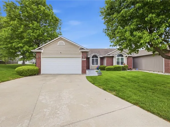 4512 Hedges Ave, Kansas City, MO 64133