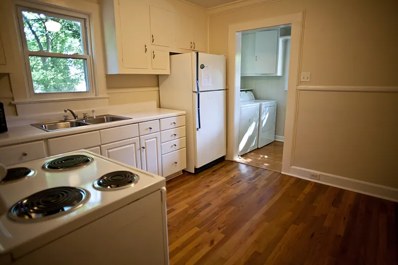 Walk downtown from a 2-bedroom home! — Photo 3