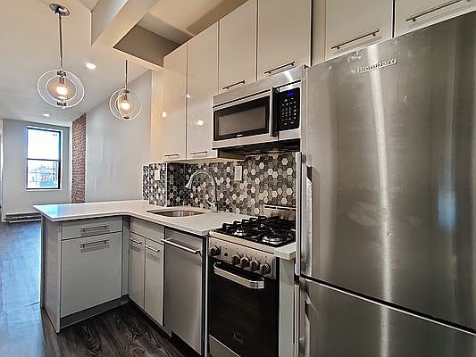 1st image of 257 Linden St APT 4R