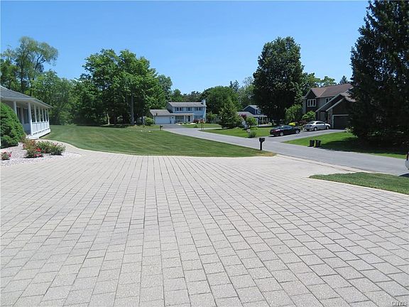 3rd image of 209 Bradford Ln