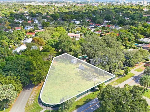 281 Hunting Lodge Dr, Miami Springs, FL 33166