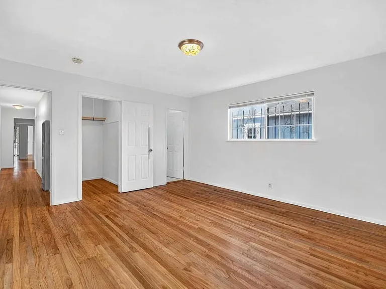 335 S 26th St — Photo 9