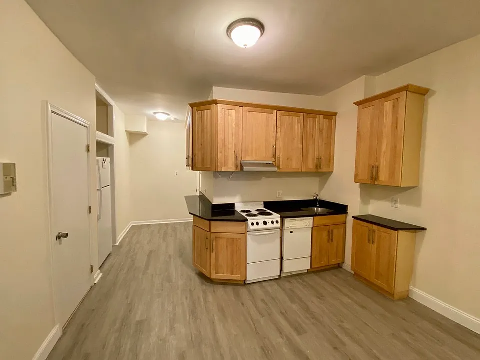 869 Beacon St #4