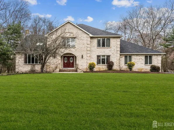 3 Shira Ln, Manalapan, NJ 07726