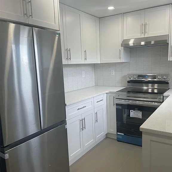 1439 Benjamin Ave #2 — Photo 4