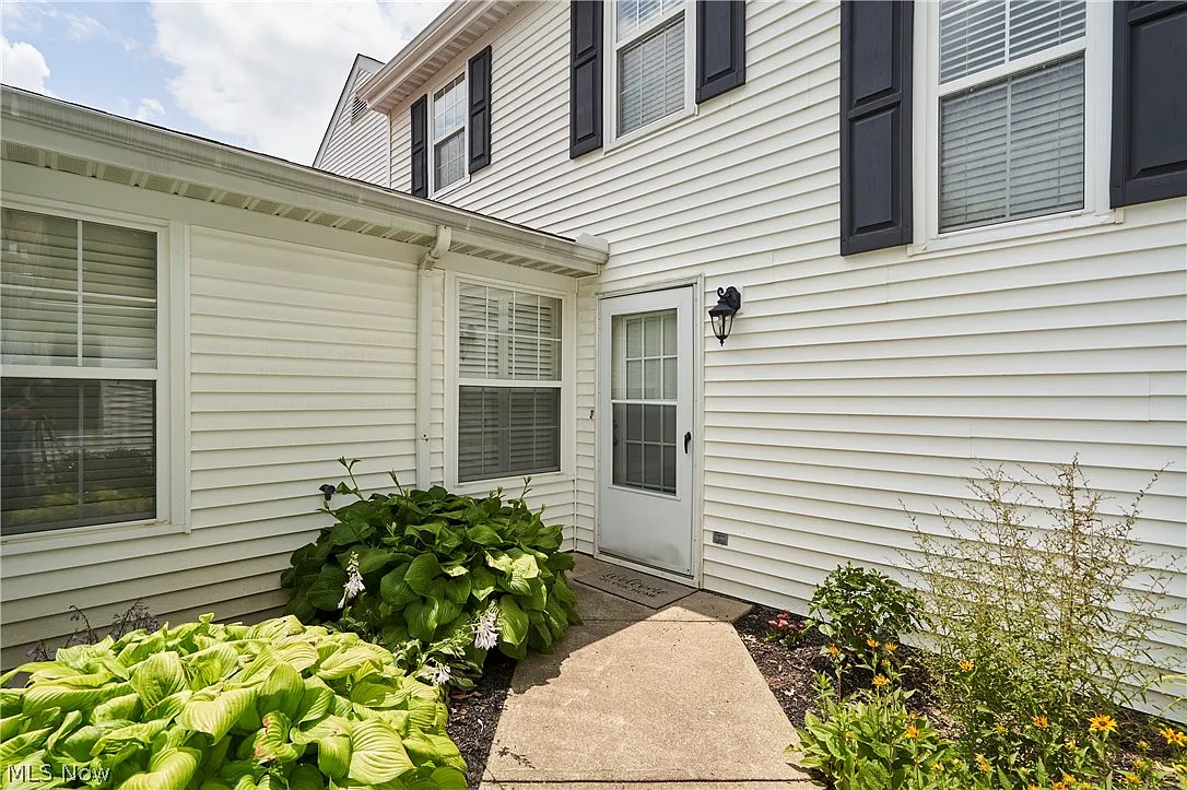 2 bed, 2.5 bath, 1572 sqft, $2,500 — Photo 1