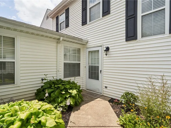 7149 W Cross Creek Trl, Brecksville, OH 44141