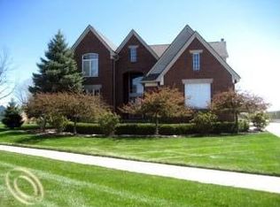 9091 Bordeaux Dr, Ypsilanti, MI 48197