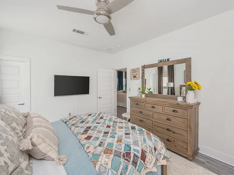 150 E Hibiscus Ave — Photo 16