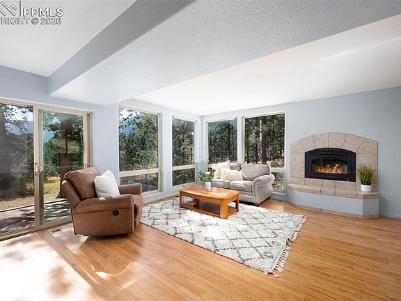 5th image of 320 Hilton Rd