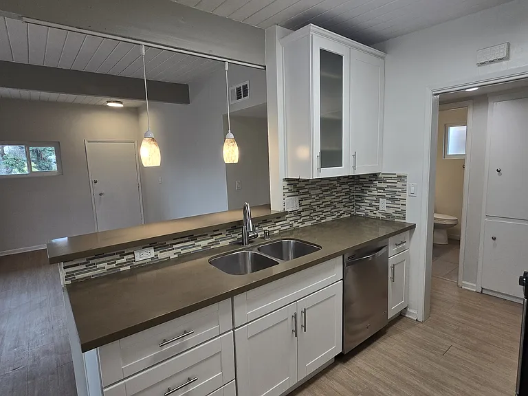 2688 Lake Ave — Photo 9