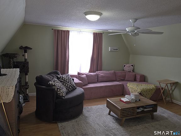 3rd image of 44 Maple Avenue