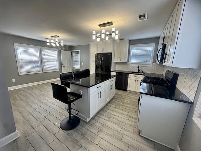 Kitchen / Living Room
Modern Light Fixtures