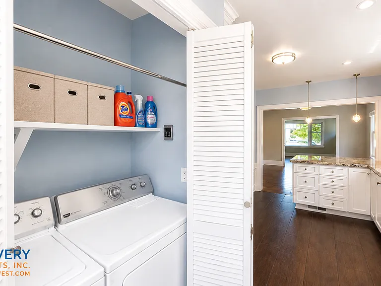 4517 Pleasant Valley Ct N — Photo 18