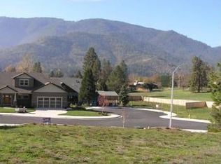 100 Ponderosa Dr, Rogue River, OR 97537