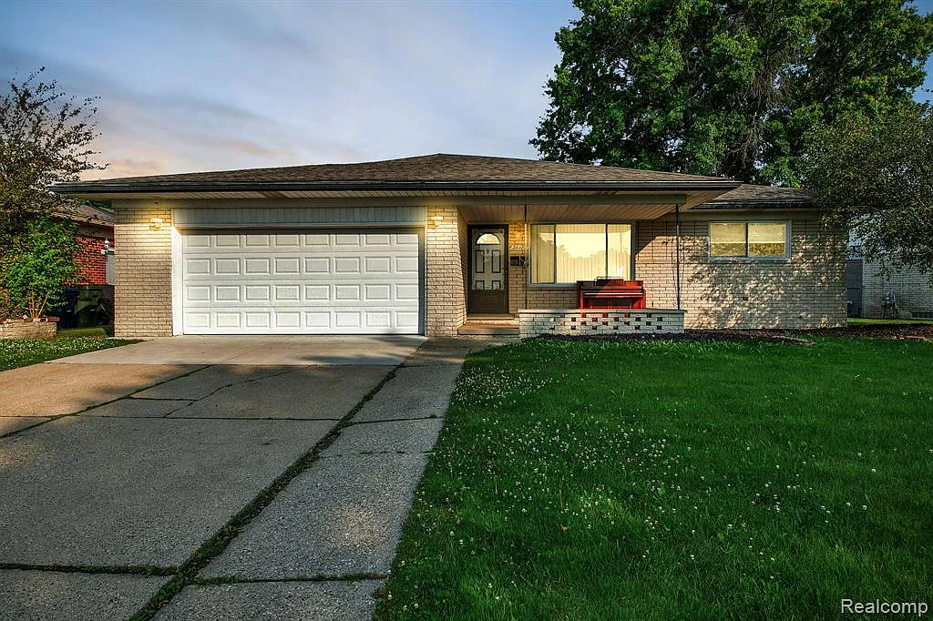 34486 Hawke Dr — Photo 2
