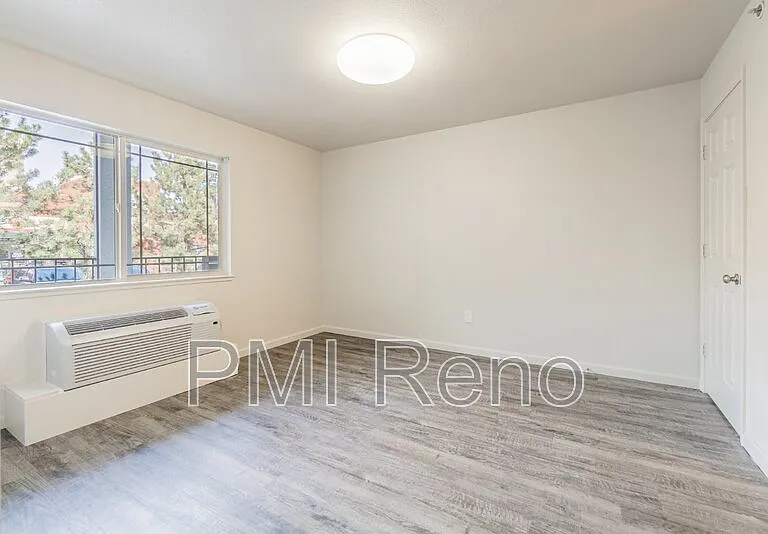 645 S Virginia St #9 — Photo 10