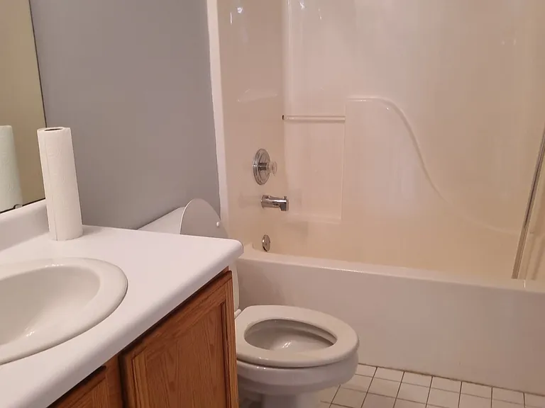 210 Elmwood Dr — Photo 5