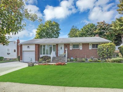 24 W Lane Drive, Plainview, NY, 11803