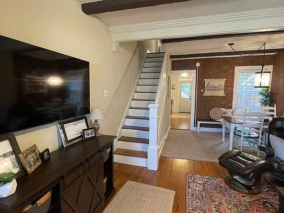 Entryway/living room