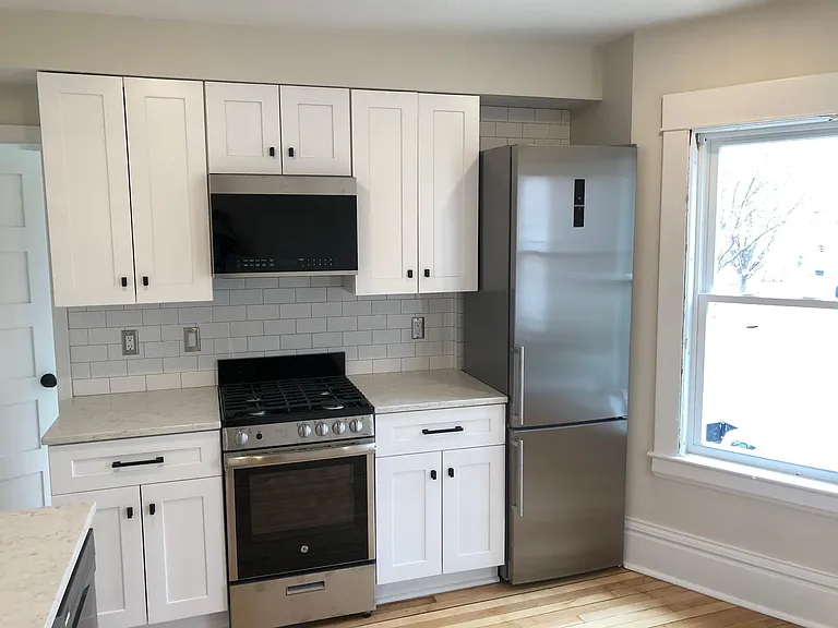 1430 Englewood Ave — Photo 4