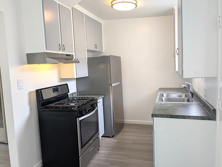 921 W Angeleno Ave — Photo 10